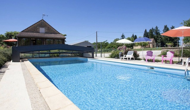 Charming house with swimming pool for 6