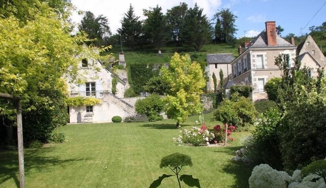 charming house with swimming pool in a beautiful setting