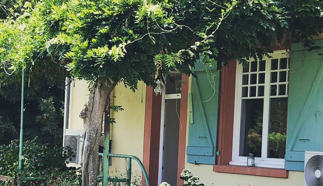 Charming house, 4 bedrooms, 2 s. bathroom, swimming pool, garden, parking, SPA