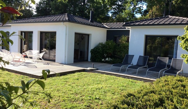 Charming house, 4 stars, in the middle of the village, 4 km away from the beach