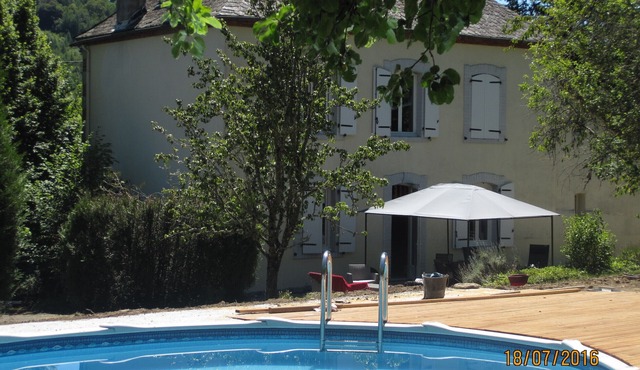 Charming house and caratctere, indoor pool.