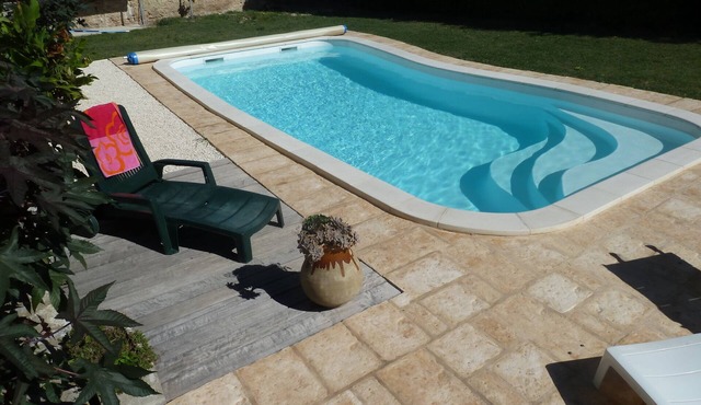 Charming house and enclosed garden, private pool in the heart of Uzès