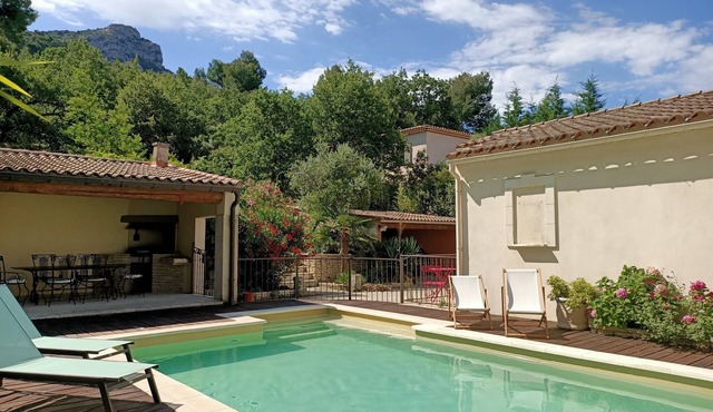 Charming house at the foot of the Luberon (rated 4 stars)