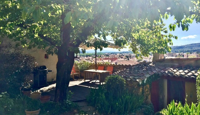 Charming house at the top of the old village of Nyons