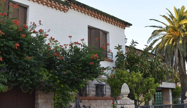 Charming house between sea and mountains.