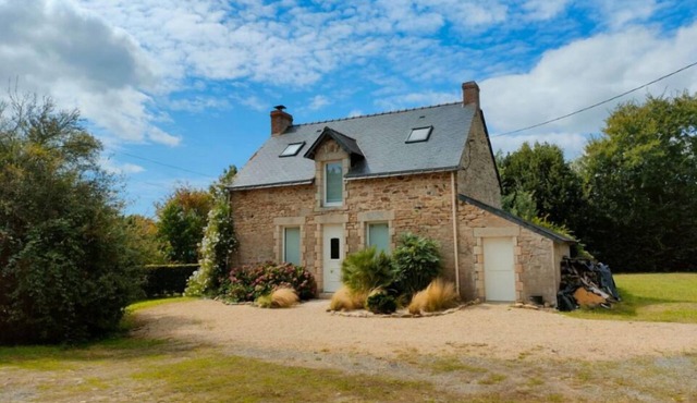 Charming house between sea and countryside with garden