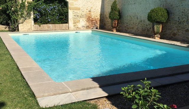 Charming house completely renovated with swimming pool in the heart of the village for 4 people