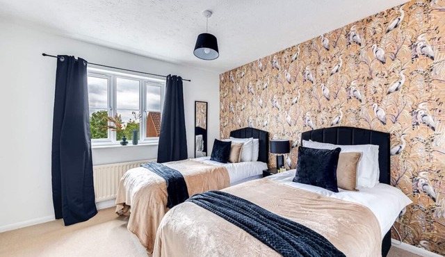 Charming House Driveway Parking Garden Wifi