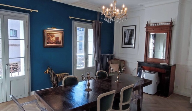 Charming house downtown ARCEAUX 140M2. 4 bedrooms. Possible Prkg