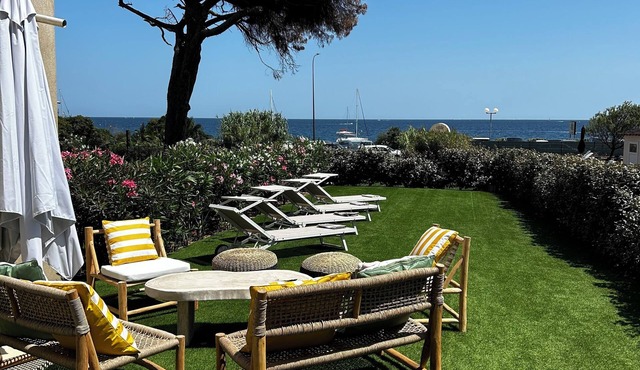 Charming house facing the sea