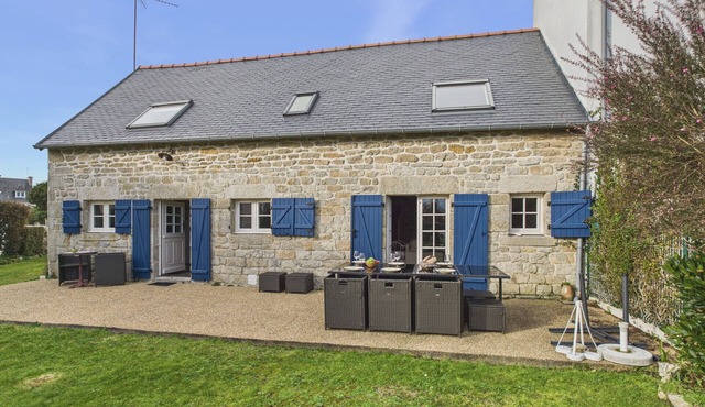 Charming house for 6, 900 m from the beach