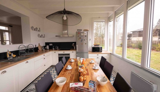 Charming House for 8-9 Guests with Heated Pool and Spacious Garden