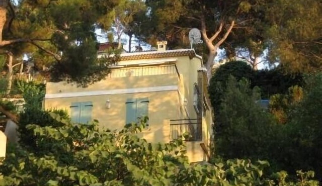 Charming house in the calanques near the sea near marseille