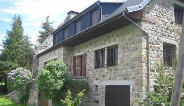 Charming house to rent for 15 people at lake issarles ardeche