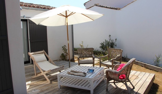 CHARMING HOUSE 300M FROM THE BEACH AND 300M FROM THE SHOPS