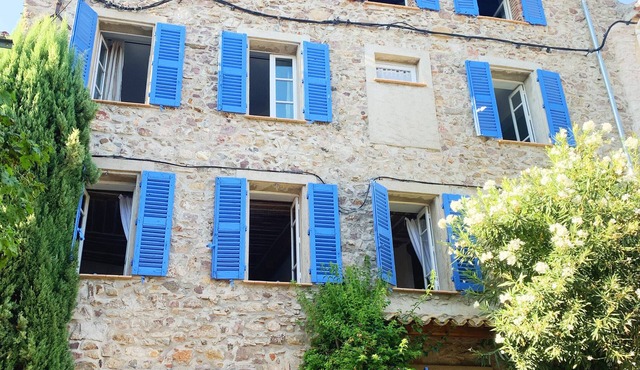 Charming house in a Provencal village 20 minutes from the beach