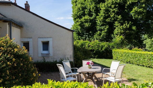 Charming house dependence of a castle, 6 people, 50m2 living room, large park