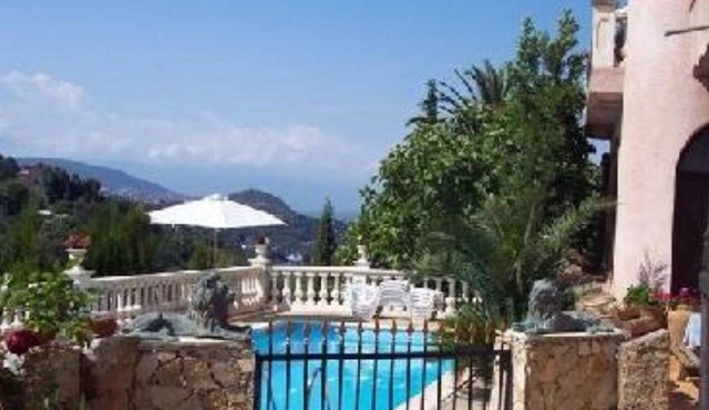 Charming house with swimming pool and near the beach, promo September - October