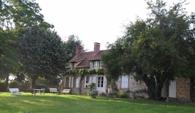 Charming house with large garden on the edge of the Tronçais forest