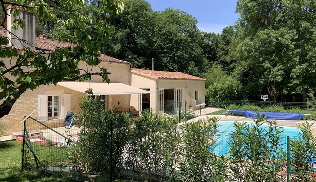 Charming house, swimming pool, countryside, halfway between La Rochelle and Puy-du-Fou
