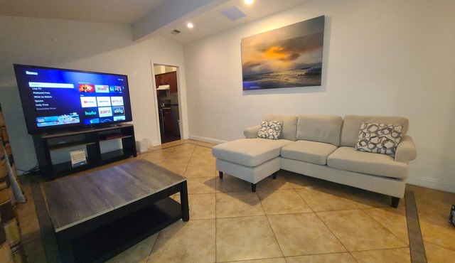 Charming House in a Beach City - Torrance CA - AC - Kitchen - Internet - Private