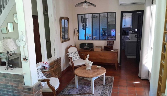 Charming house in a peaceful setting with access to a pond opposite