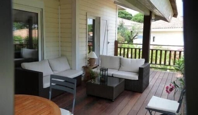 Charming house in a private, wooded and quiet park.