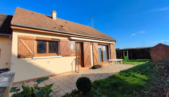 Charming house in a quiet location, in the center of town, less than 800 m from the beach and all amenities