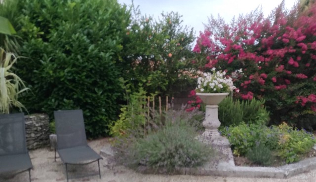 Charming house * in an enclosed wooded garden, 3 bedrooms, 4 double beds.n