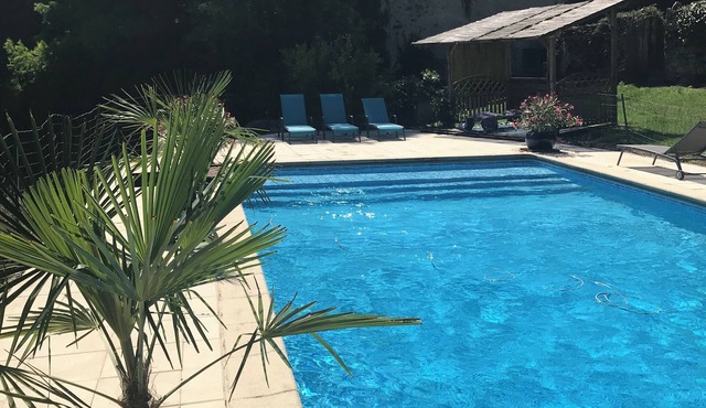 Charming house in an estate in the heart of the Sidobre region.