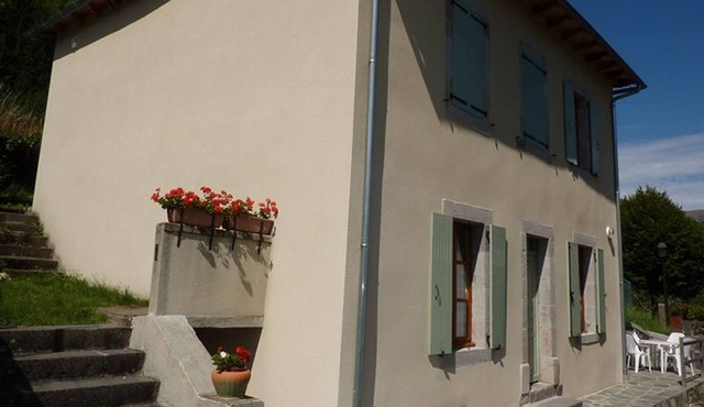 Charming House in Auvergne - Sleeps 4, Terrace, Near Shops & Nature Trails
