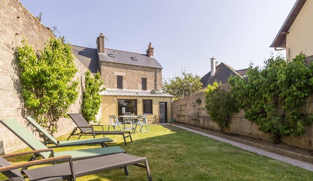 Charming house in Barfleur with enclosed garden
