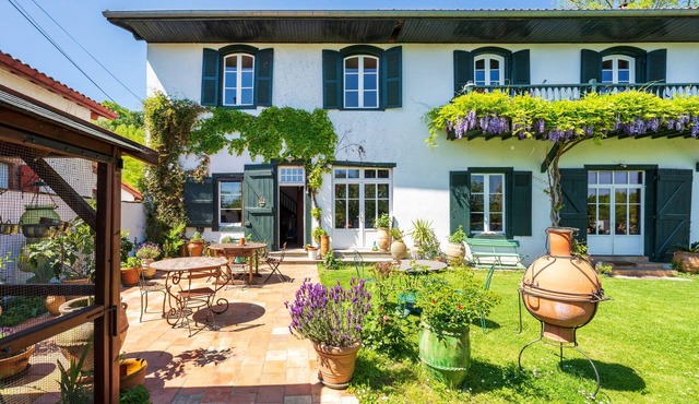 Charming House in Bayonne with Private Terrace, Garden and Wi-Fi