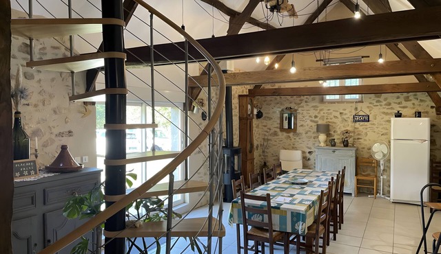 Charming House in Dordogne – Comfort, Terrace & Forest Proximity, Ideal for Family & Groups