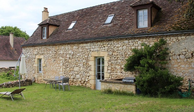 Charming house in Dordogne with parking, pets allowed