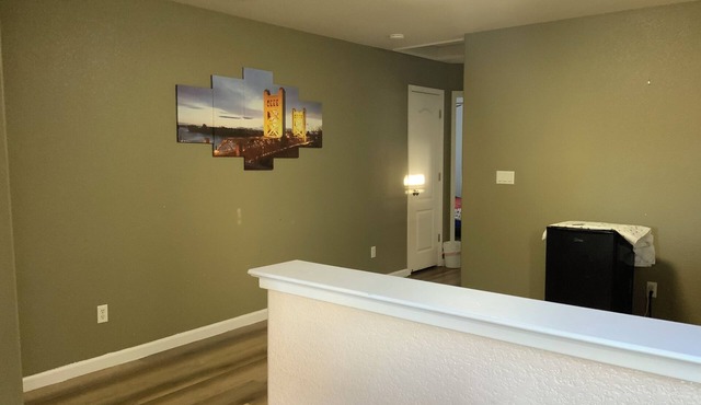 Charming house in enjoyable Sacramento with WiFi, AC,Close to Airport