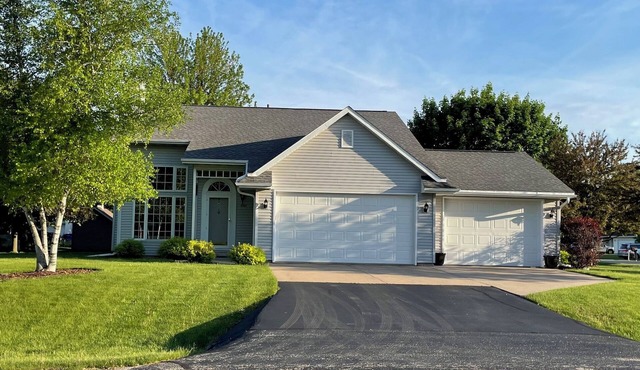 Charming house in enchanting Oshkosh with 4 Bedrooms, WiFi, AC