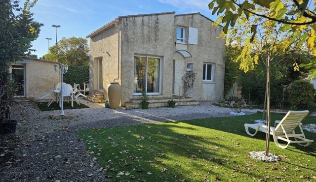 Charming house in garden,air clim,quiet.Close to beach,2 mn from Thau lagoon.