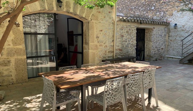 Charming House in Heart of Bouzigues with Courtyard, 4 Bedrooms, and Modern Amenities
