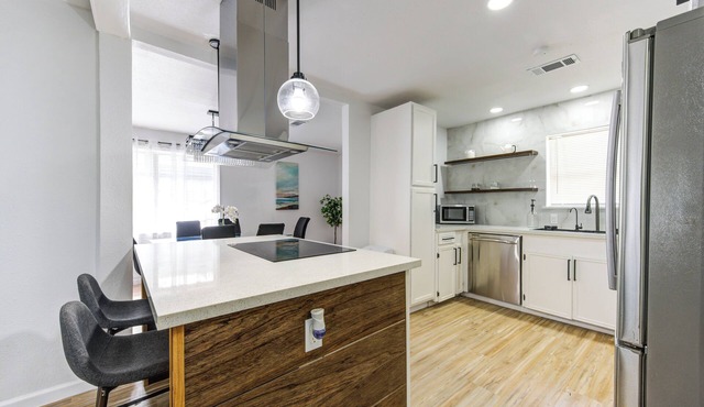 Charming house in Houston, Recently updated, with you and your family in mind.