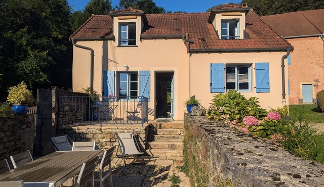 Charming house in Langres with Wi-Fi and parking