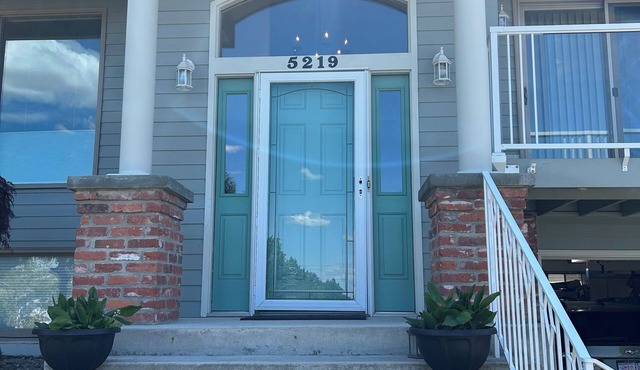 Charming house in lovely Spokane south hill, perfect for your next getaway!