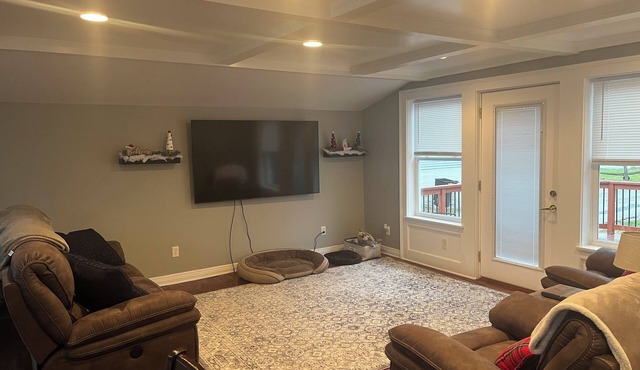 Charming house in Luna Pier MI, walking distance to beach and restaurants