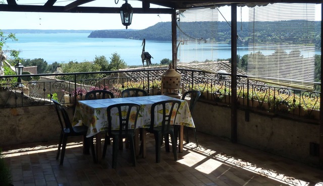 Charming house in medieval village with pond view terrace, private parking