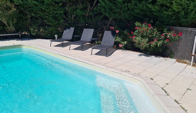 Charming house in Pertuis - Heated swimming pool, billiards, boules pitch