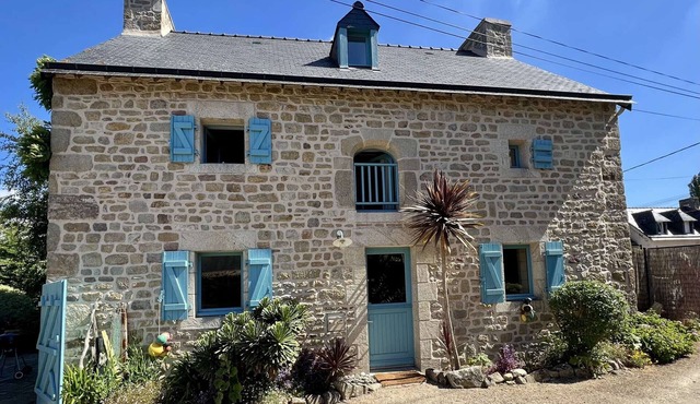 Charming house in Plouhinec, peaceful with sunny terrace, pets welcome