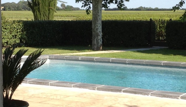 Charming house in Provence, peaceful setting amidst vineyards, swimming pool and tennis court