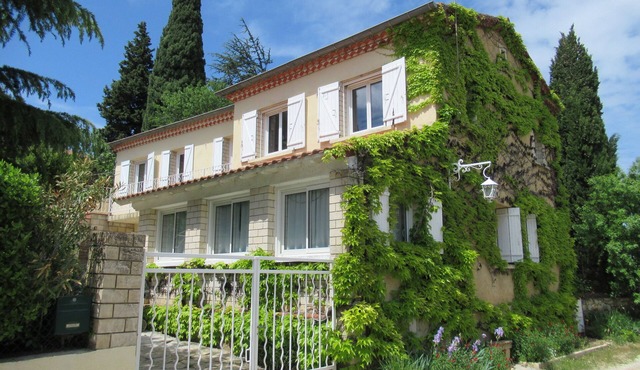 Charming house in Provencal Gard, large garden, swimming pool, children's games