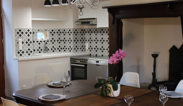 charming house in renovated farmhouse 30 minutes from Sarlat, enclosed garden.