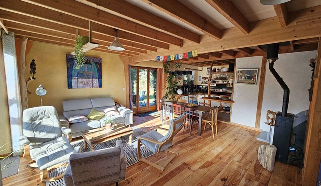 Charming house in Sarzeau with flower garden